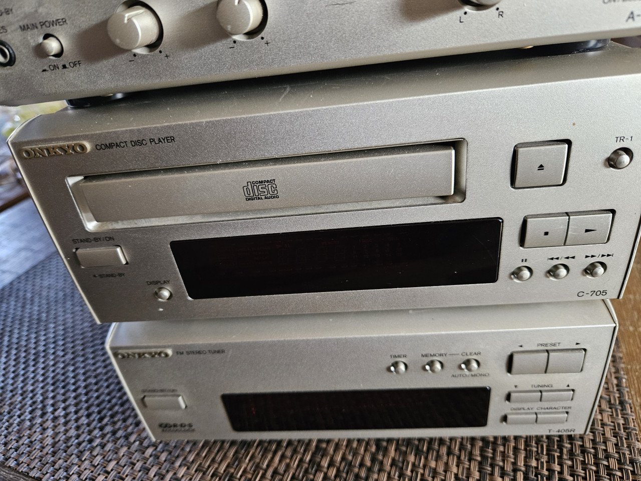 Mooi luxe setje van het merk onkyo, versterker, cd speler en tuner...