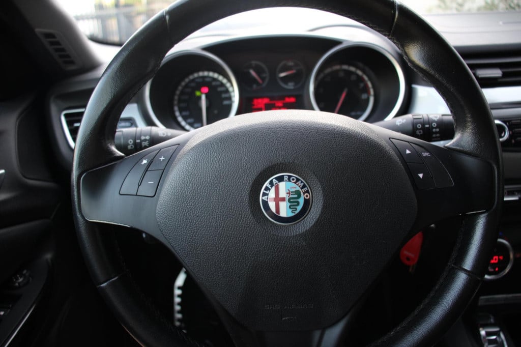 Alfa Romeo Giulietta 1.4 t distinctive - airco - cruise control -dealer oh!
