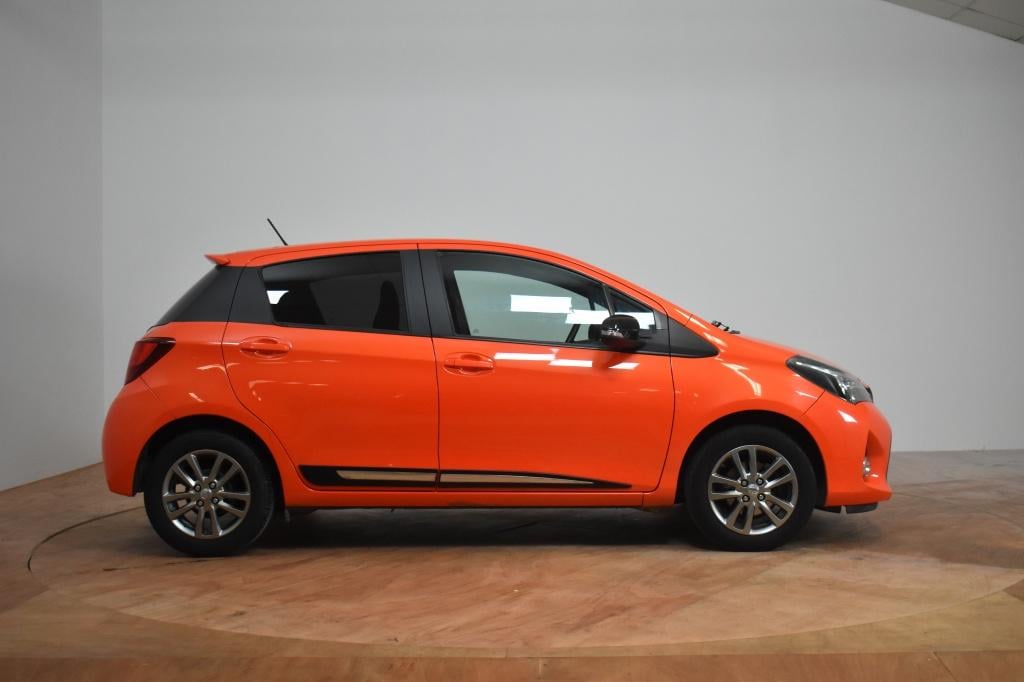 Toyota Yaris 1.3 vvt-i orange sport