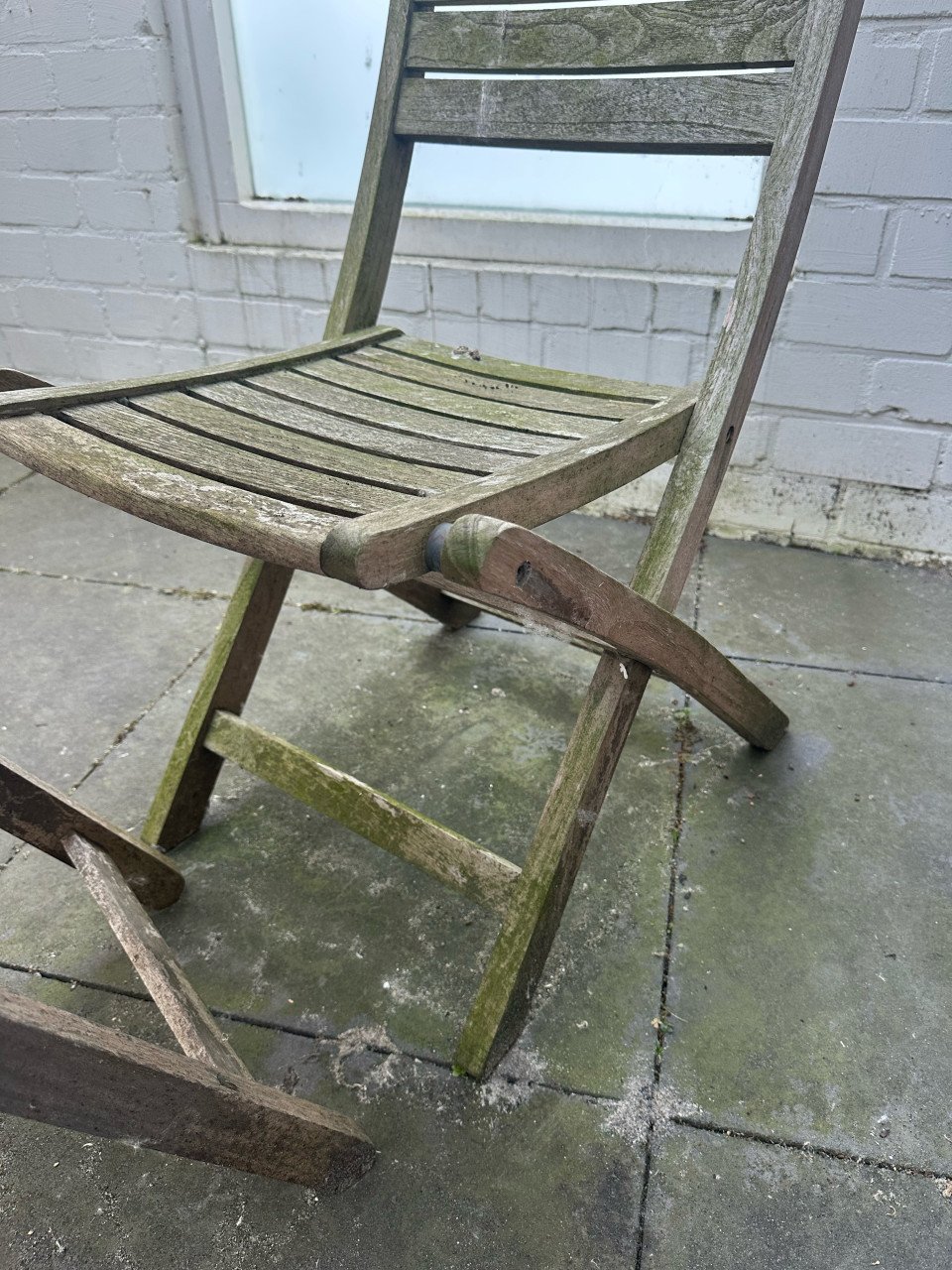Houten tuinsetje (tafel + stoel)