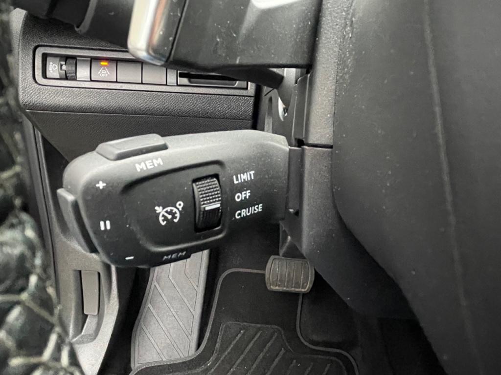 Peugeot 3008 allure 1.2-130pk automaat (eat8) apple carplay & android auto 