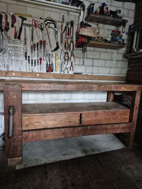 Te koop oude schoolwerkbank hout