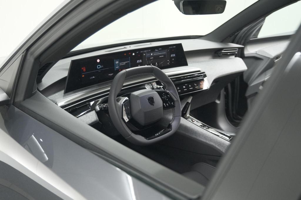 Peugeot 3008 1.2 hybrid 136 gt | pack winter | camera | adaptieve cruise co