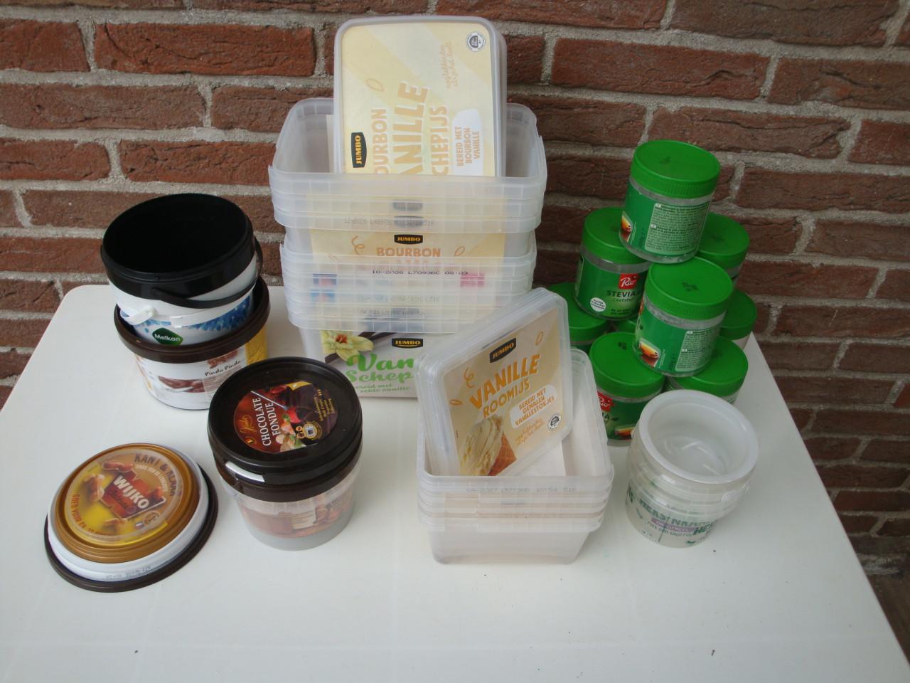 Diverse bakjes en potjes. Gratis !!!