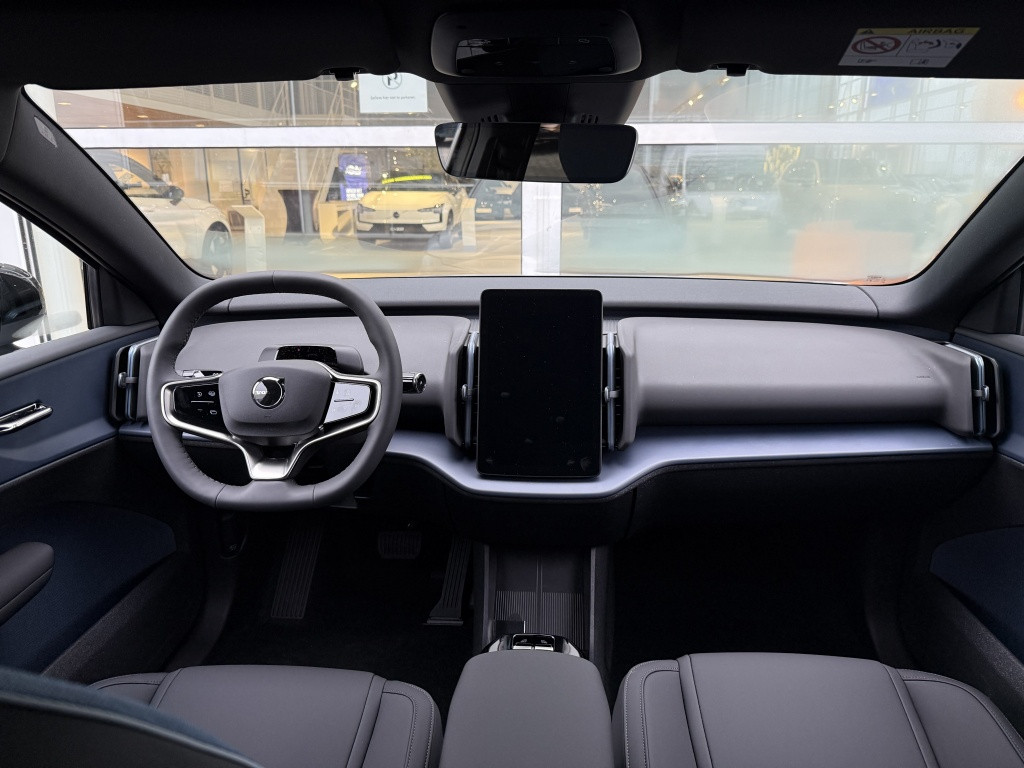 Volvo Ex30 nieuwprijs € 47.826 | extended range plus | climate | 20"
