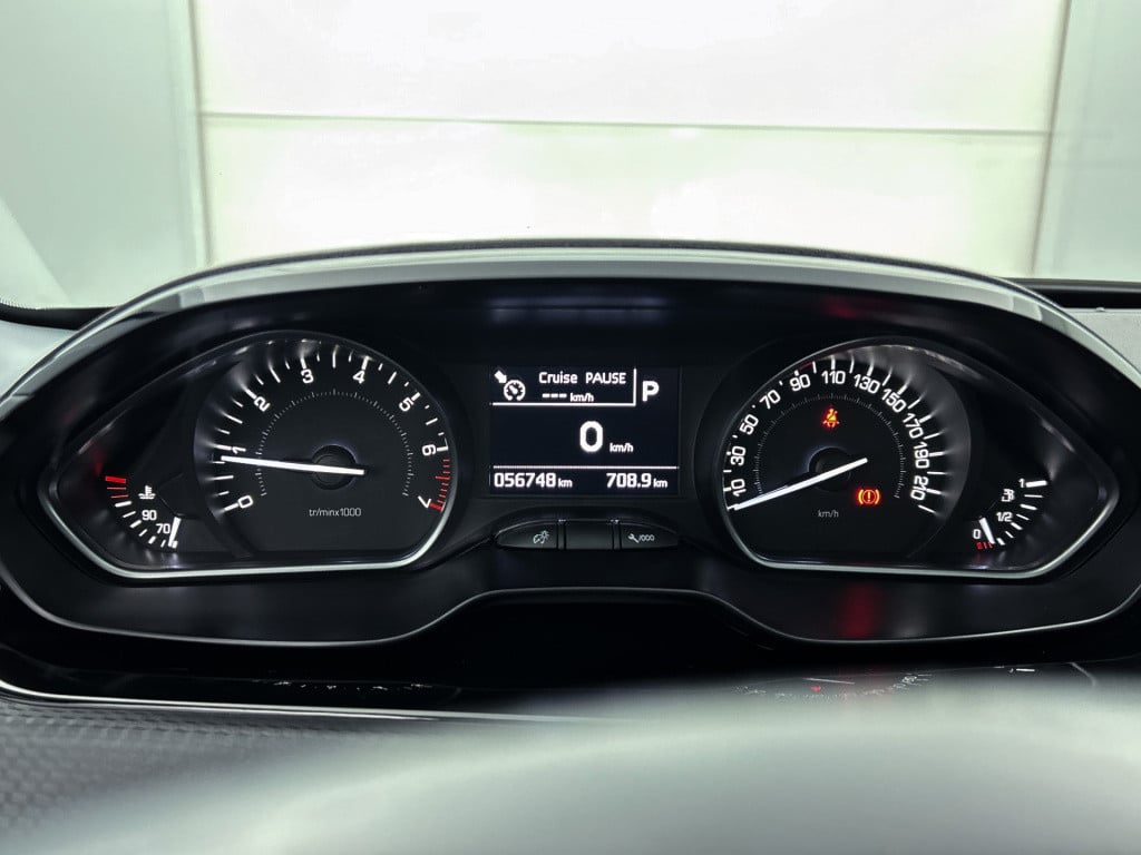 Peugeot 208 110pk automaat allure | rijklaar | panoramadak | navi | achteru