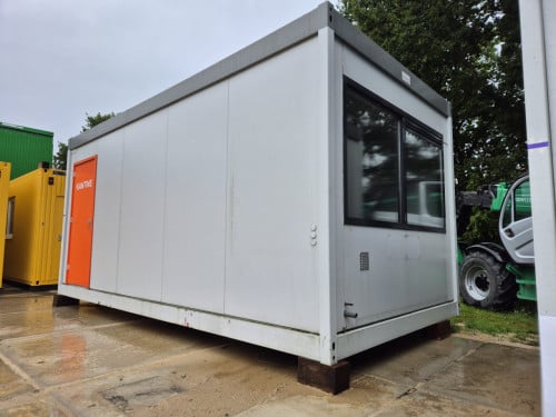 6x3m kantoorunit / woonunit / schaftkeet / bouwkeet