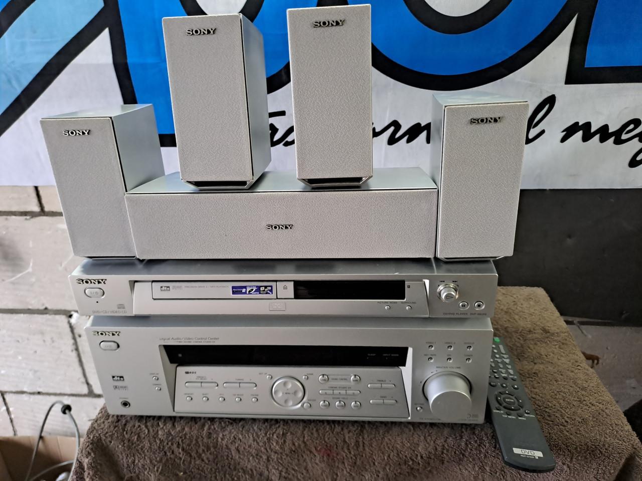 Te koop tuner en versterker spullen