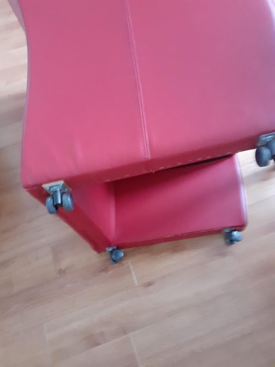 Gratis af te halen 4 eetkamerstoelen op wieltjes
