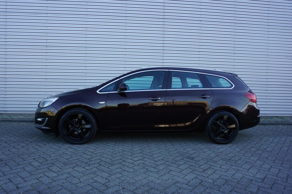 Opel Astra sports tourer 1.4 turbo sport + climate / navi / cruise / camera
