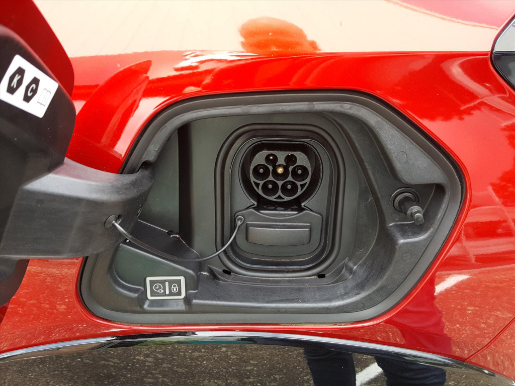 Peugeot 208 gt pack ev 50kwh 136pk/12%bytelling+btw | 3-fase navigatie | cr