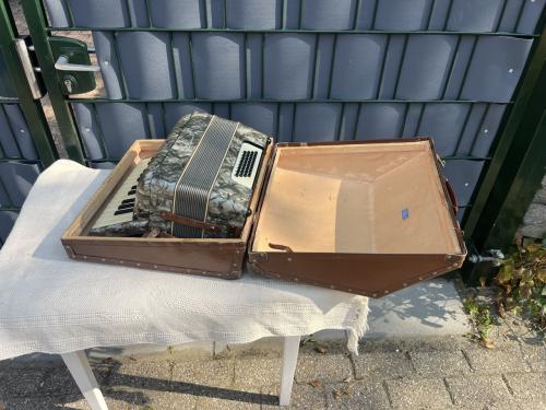 Accordeon Weltmeister VEB Klingenthaler met koffer