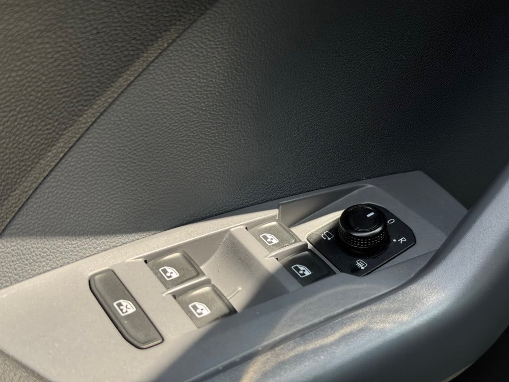 Volkswagen T-cross 1.0 tsi life * carplay * adaptieve cruise control * pdc 