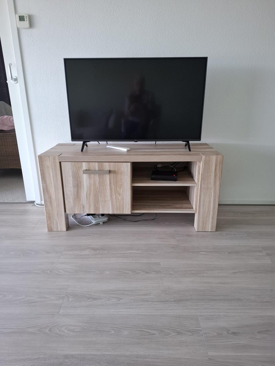 Eettafel , TV kastje en salontafel