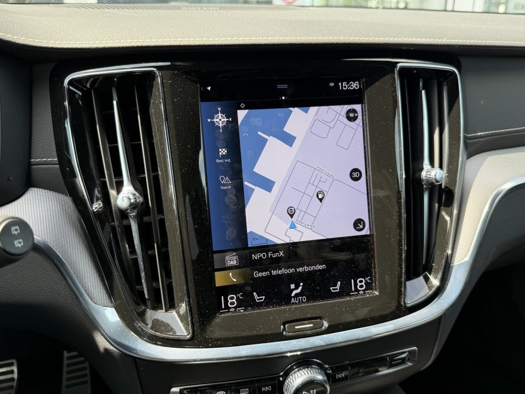 Volvo V60 t6 340pk recharge r-design| panodak| adap.cruise| 360 camera