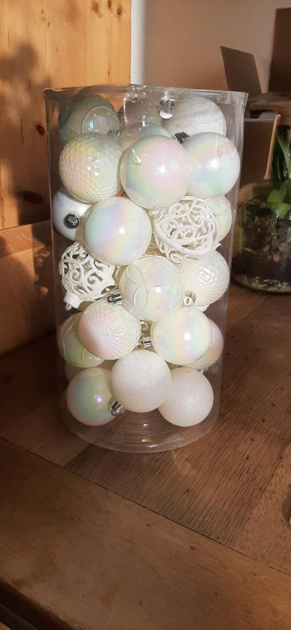 37 nieuwe Kerstballen