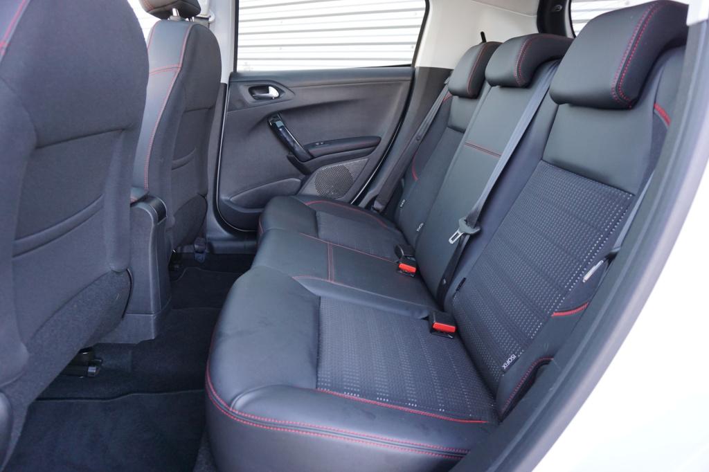 Peugeot 208 1.2 puretech gt-line airco / navi / cruise / camera / pano / ca