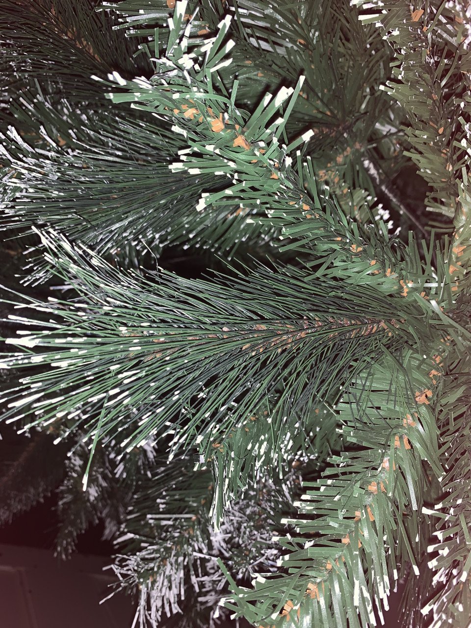 Kerstboom met sneeuweffect. Intratuin.