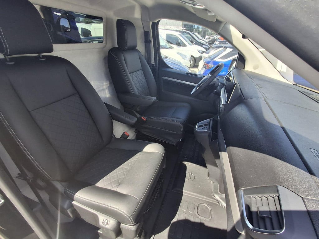 Opel Vivaro 2.0 diesel 180 s&s l3 automaat | leder | trekhaak | navi