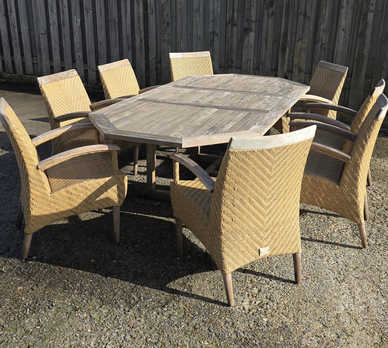 Mooi tuinset met 8 stoelen