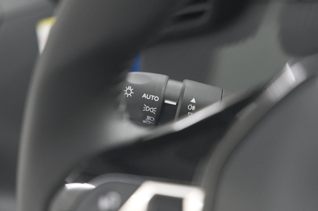 Peugeot 208 puretech 100 allure | adaptieve cruise control | camera | apple