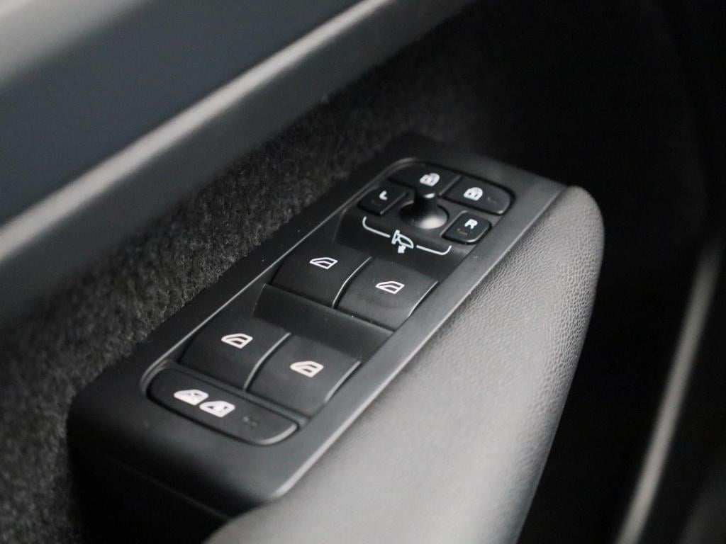 Volvo XC40 1.5 t2 essential | automaat | lmv | navigatie | virtual cockpit 