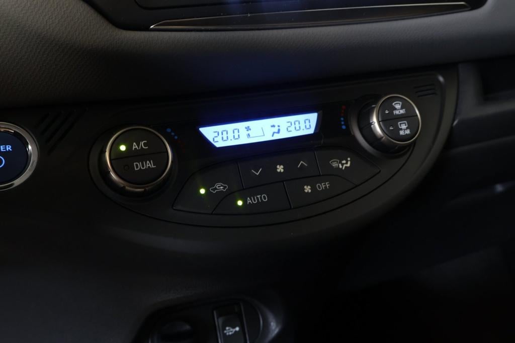 Toyota Yaris 1.5 hybrid lease nl auto, cruise controle, navigatie,