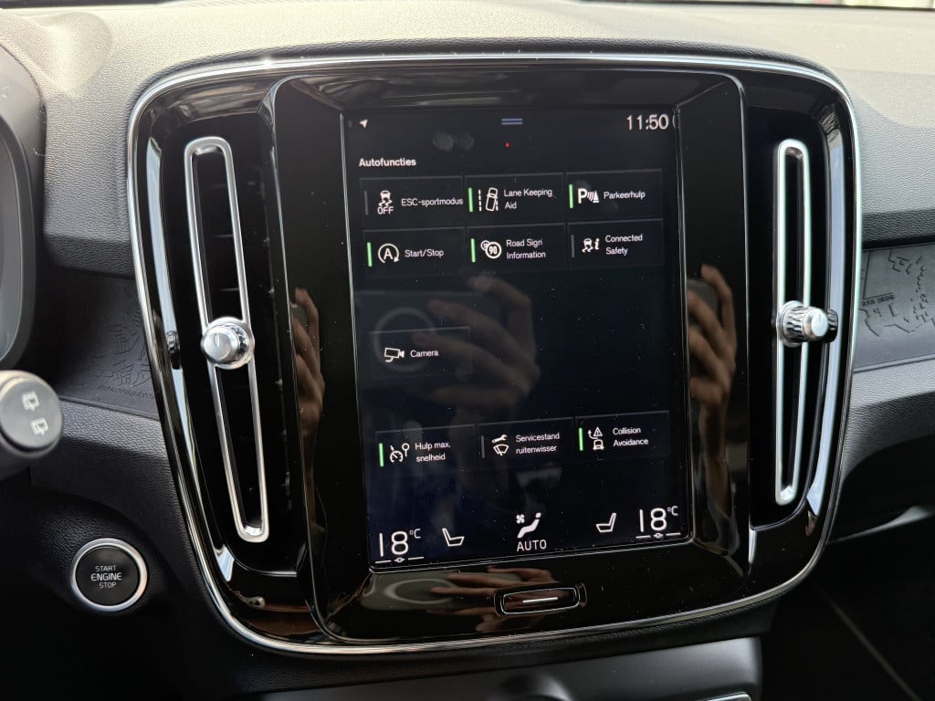 Volvo XC40 t3 160pk momentum | camera| trekhaak| h&k sound| stoelverw| carp