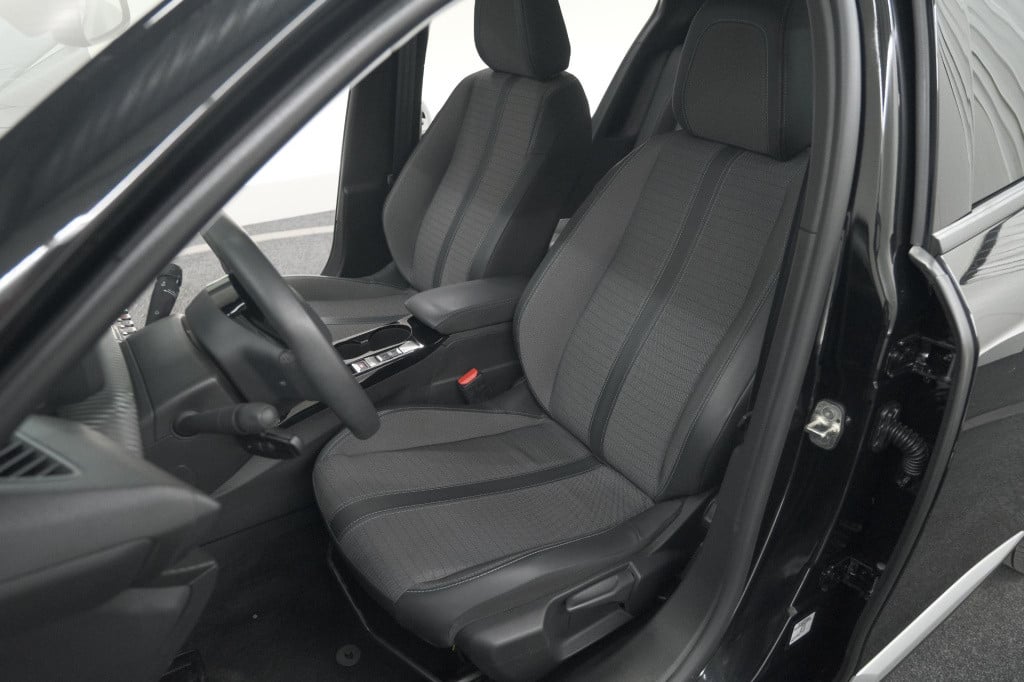 Peugeot 2008 puretech 102 allure pack | camera | apple carplay | parkeersen