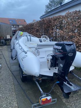 Zodiac Yachtline 420 met 40 pk evinrude E-TEC en RIBA trailer