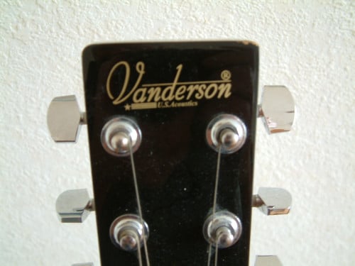 Western   de bekenden gitaren Vanderson   met rug tas  125 euro