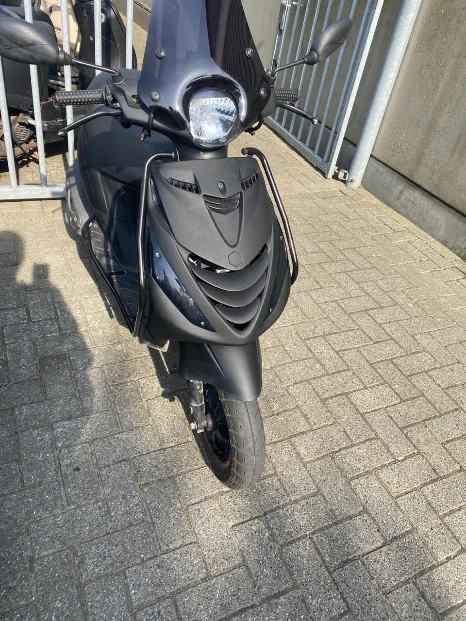 Piaggio Zip scooter