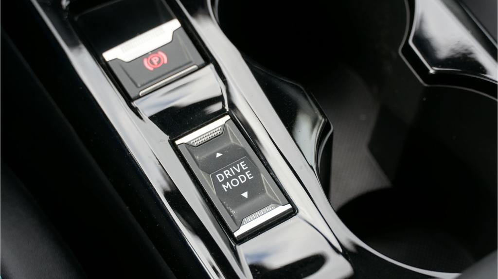 Peugeot 208 1.2 puretech allure pack rijklaar incl garantie