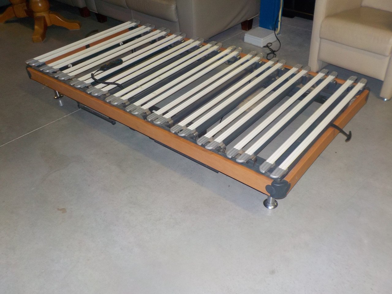 Extra breed elektrische lattenbodem op poten zeer goede staat 100 x 200 cm