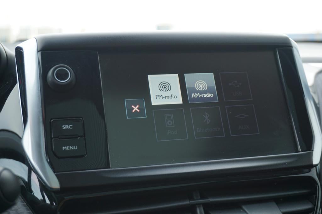 Peugeot 2008 1.2 puretech allure climate / navi / cruise / pano / parkeers.