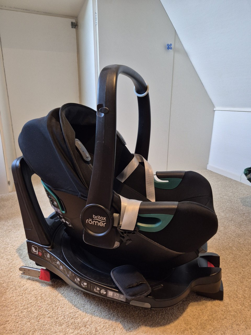 Babyautostoel + base en gratis spiegel Britax Romer flex base Isense