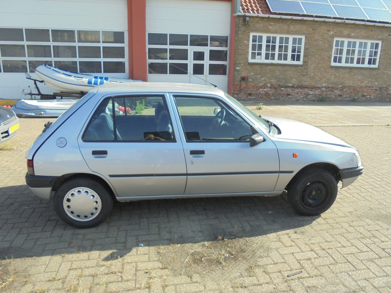 205 1.4 Generation ,youngtimer met werk ,bekleding zeer netjes € 895