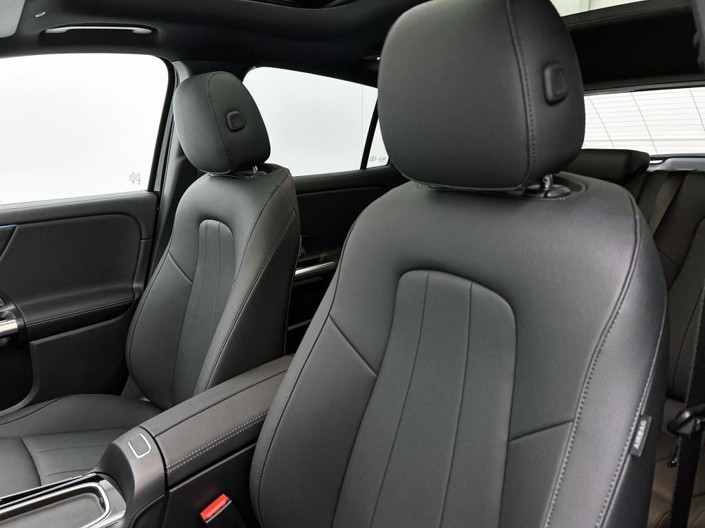 Mercedes-Benz Eqa 250+ business solution luxury 71 kwh | trekhaak | winterp