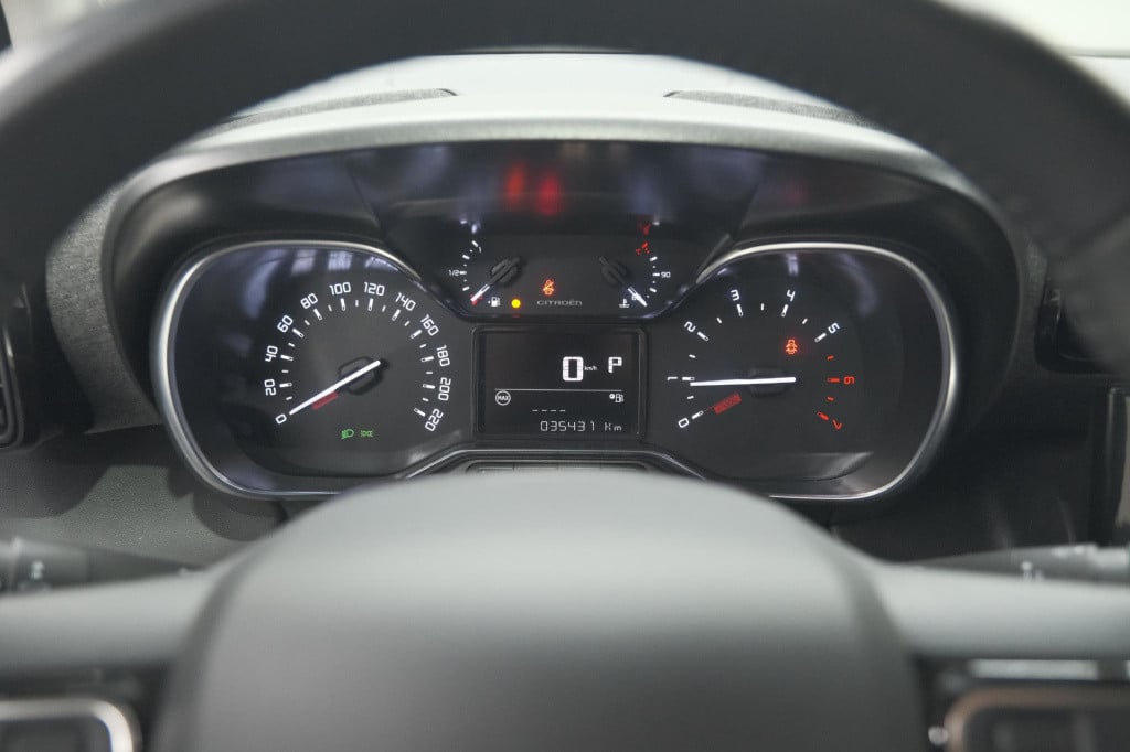 Citroen C3 Aircross puretech 130 eat6 shine | camera | navigatie | parkeers