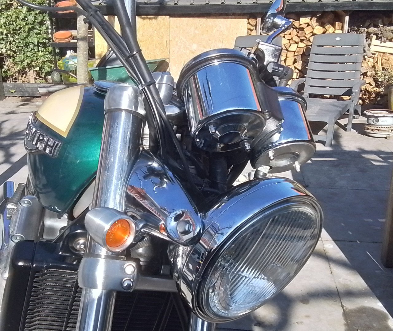 Triumph Thunderbird 900