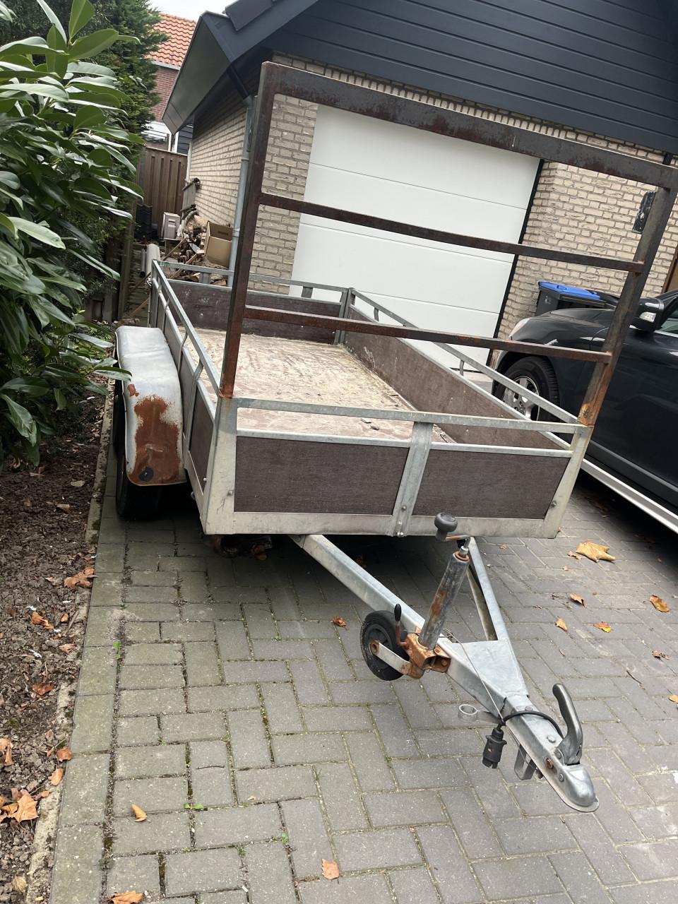 Te koop aanhanger tot 750 kg gereserveerd