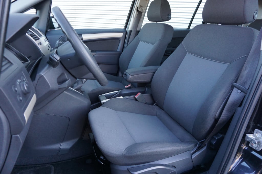 Opel Zafira 1.6 temptation - 7persoons - airco / navi / cruise / elektr. ra