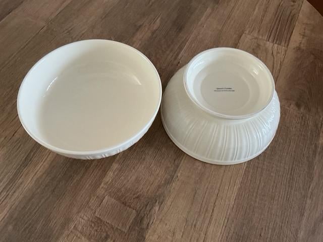 NIEUW: 2 prachtige, porseleinen DEKSCHALEN Queen's Garden
