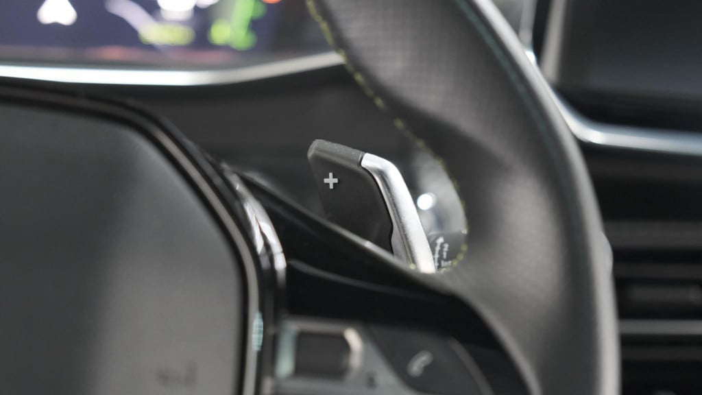 Peugeot 208 puretech 100 eat8 gt-line | trekhaak | adaptieve cruise control