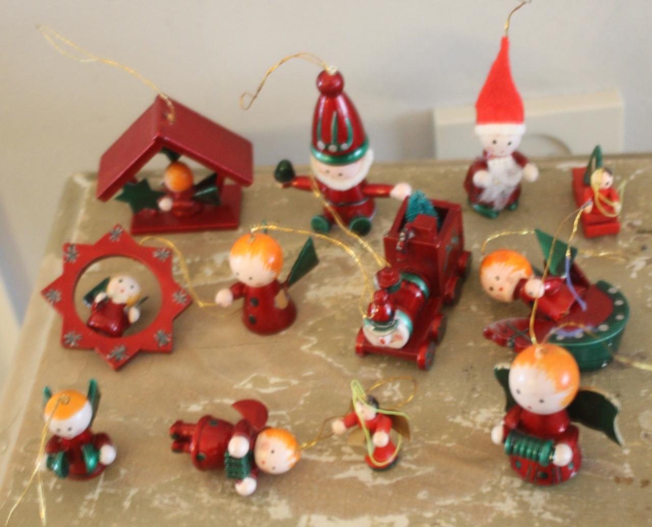 Set van 12 vintage houte kersthangers