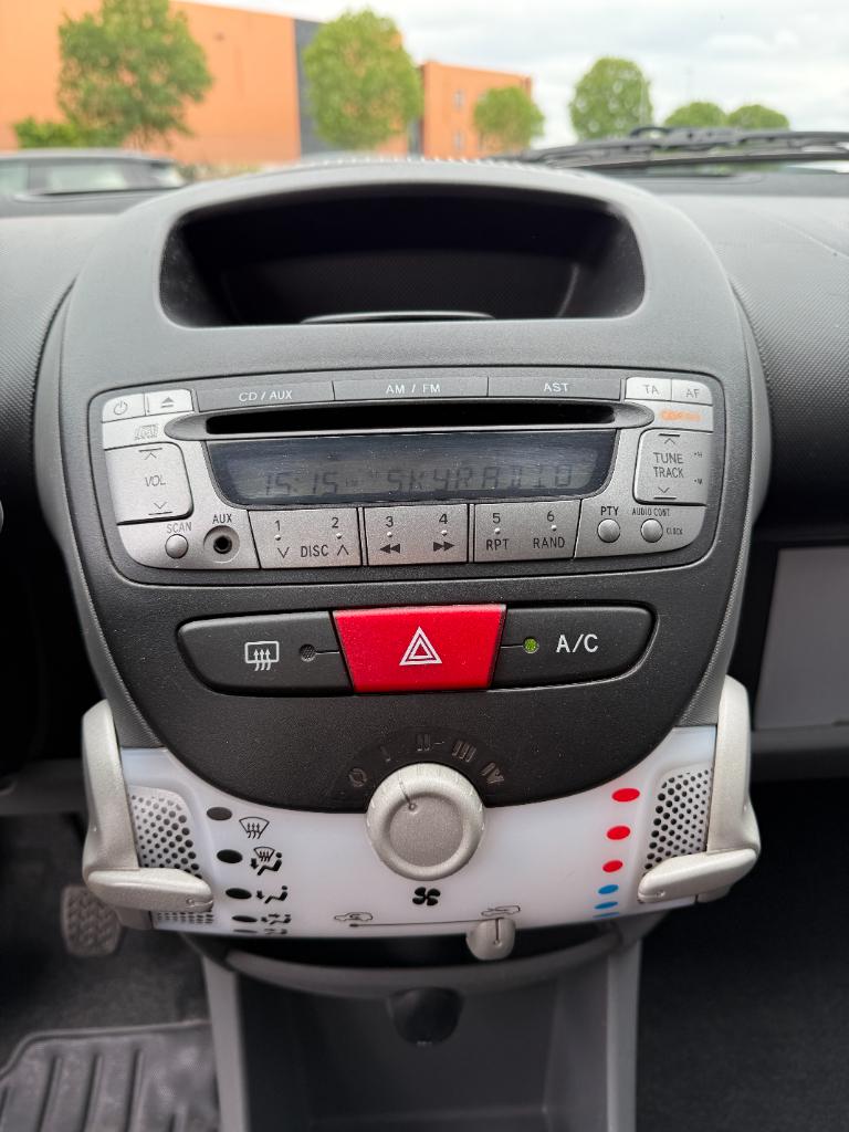 Peugeot 107 1.0-12v xs - 5drs - airco