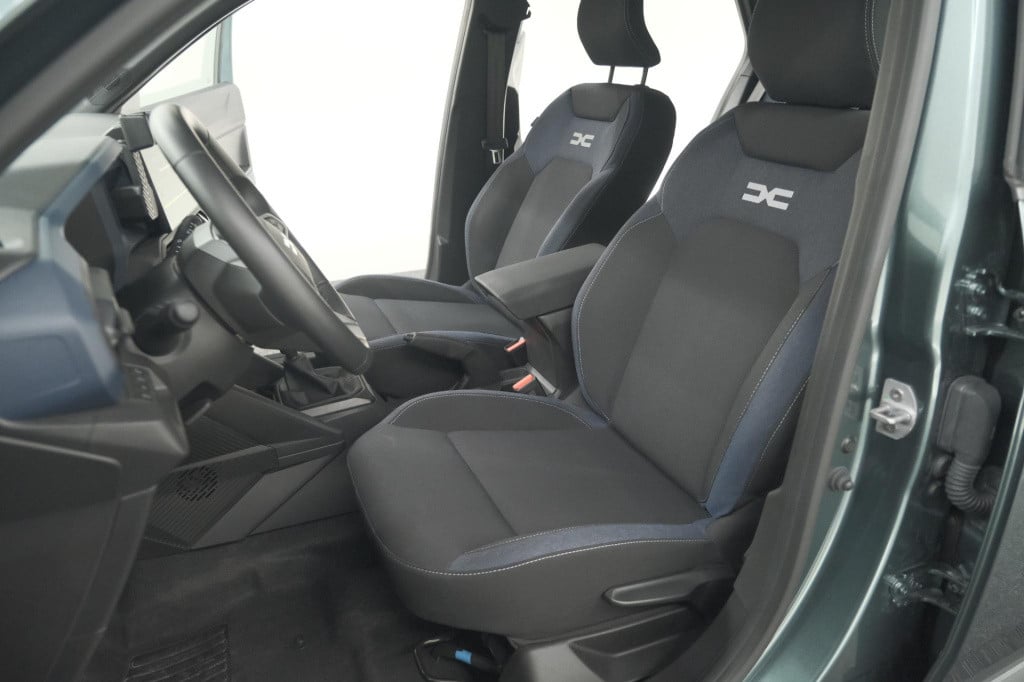 Dacia Duster mild hybrid 130 expression | camera | stoelverwarming | apple 