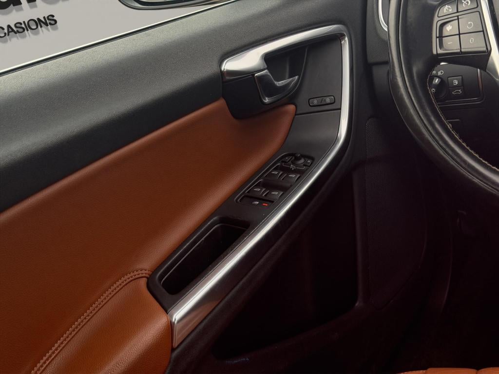 Volvo V60 2.4 d6 awd plug-in hybrid summum leer dakraam