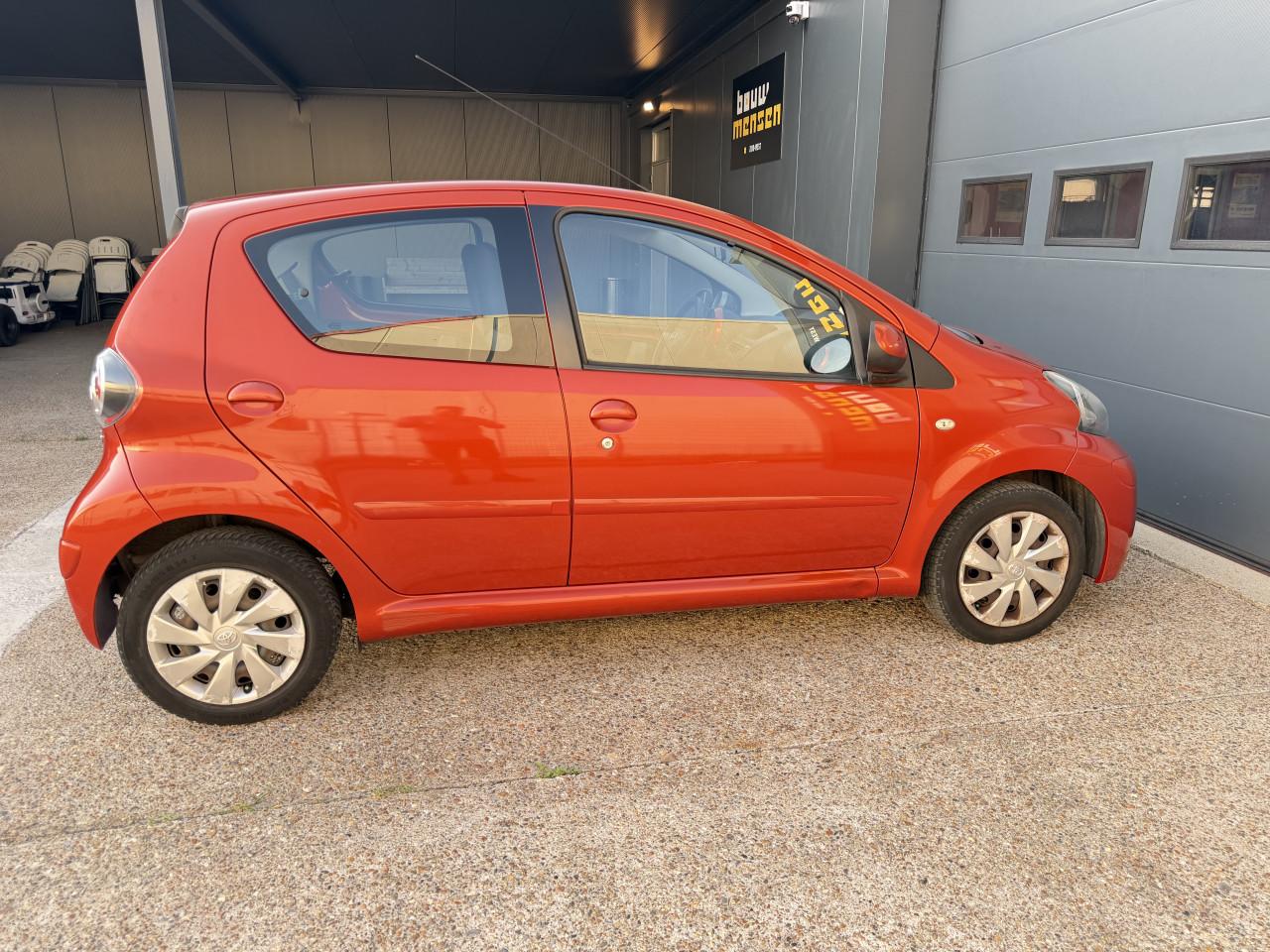 Toyota Aygo 1.0 12V Vvt-i 5DRS 2013 Dynamic Orange Airco Apk