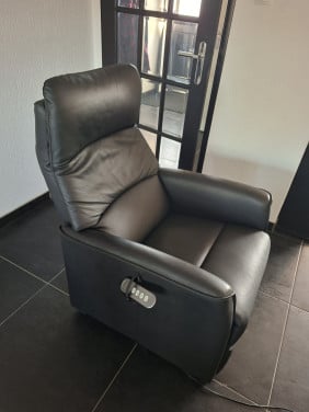 Prachtige lederen relax stoel kleur zwart